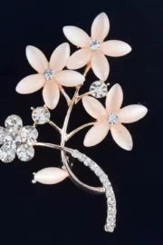Elegant Crystal Flower Brooch – Timeless Floral Jewelry
